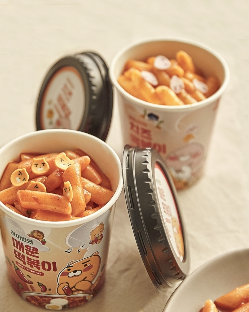 라이언의 매운 떡볶이, 어피치의 치즈 떡볶이 모습/사진=카카오프렌즈