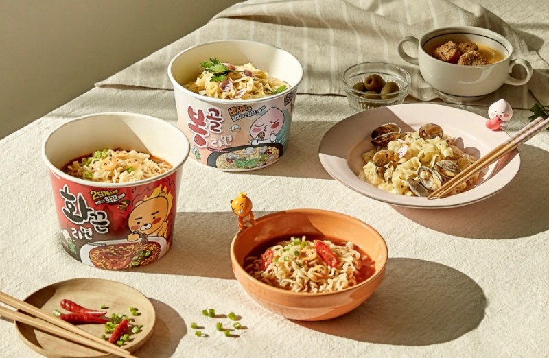 라이언 화끈라면, 어피치 봉골라면/사진=카카오프렌즈