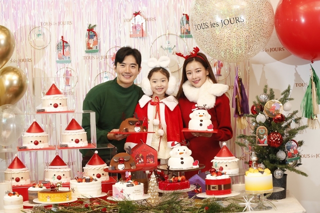 뚜레쥬르는 크리스마스 케이크 출시 기념 인증샷 이벤트를 진행한다. /사진=CJ푸드빌.