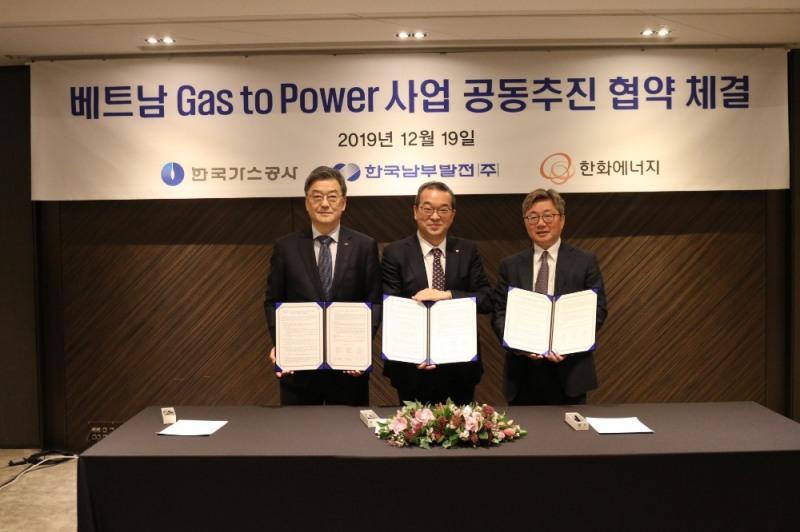 19일, 서울 플라자호텔에서 한화에너지㈜,한국가스공사, 한국남부발전㈜이 베트남 가스 발전 및 LNG터미널 사업 공동 추진을 위한 협약을 체결했다. (왼쪽부터)신정식 한국남부발전㈜ 대표이사, 정인섭 한화에너지㈜ 대표이사, 채희봉 한국가스공사 사장/사진=한화에너지