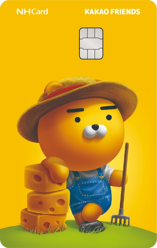 NH농협카드는 라이언 치즈 체크카드가 발급 10만장을 돌파했다고 20일 밝혔다. / 사진 = NH농협카드