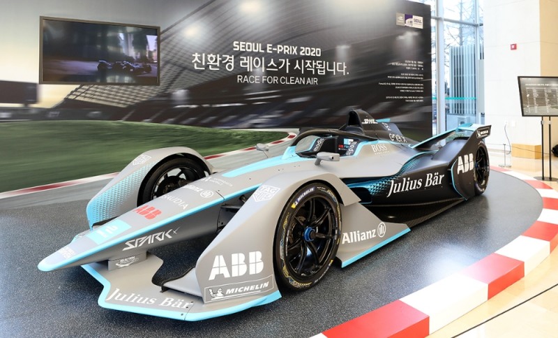 KEB하나은행, 친환경 전기 경주차 포뮬러 E 전시회 개최