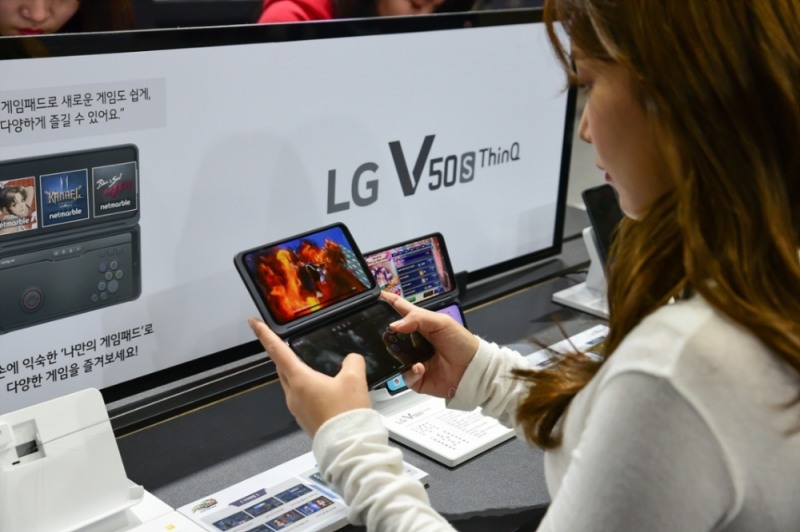 지난 11월 지스타 페스티벌 속 LG전자 V50S 제품 모습/사진=LG전자 