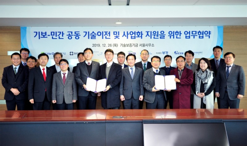 기보는 26일 서울 여의도 63스퀘어에서 8개 민간 기술거래기관과 '공동 기술이전 및 사업화 지원을 위한 협력체계 구축'에 관한 업무협약을 체결하고 기술거래시장 활성화에 적극 나서기로 했다./사진=기술보증기금