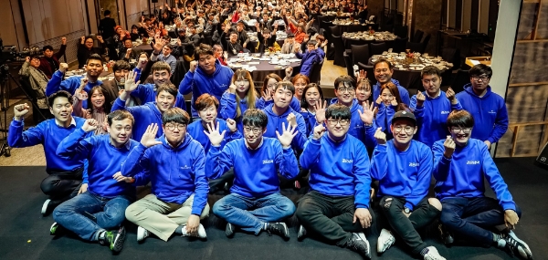 △ 펄어비스의 칼페온 연회 단체 사진. /사진=펄어비스