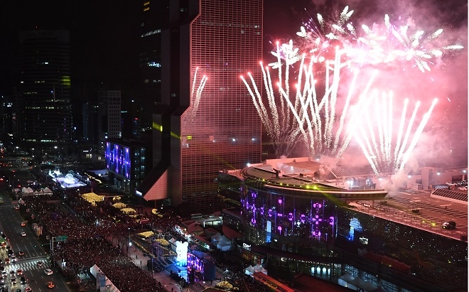 영동대로 카운트다운 시민 5만명 운집 '새해맞이'