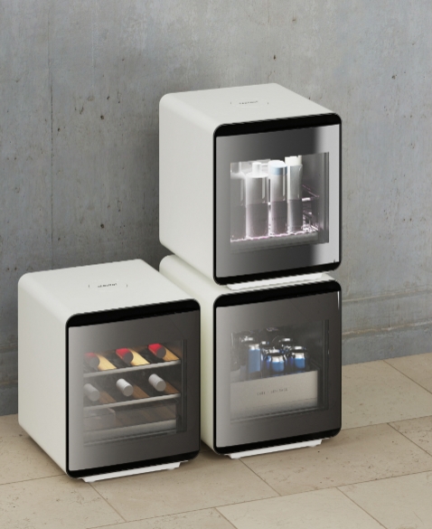 삼성전자의 와인큐브, 비어큐브, 뷰티큐브 소형 냉장고 3대의 모습/사진=삼성전자 