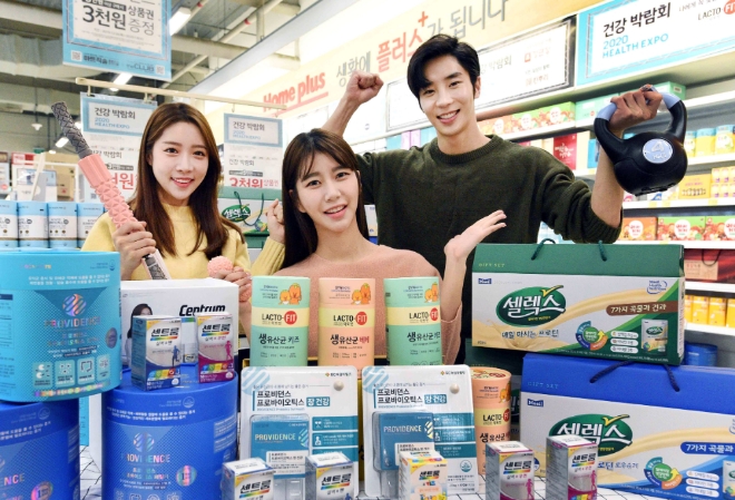 홈플러스는 오는 8일까지 전국 모든 점포에서 28개 건강브랜드가 참여해 총 112종의 건강 관련 식품을 한 곳에 선보이는 ‘건강박람회’를 진행한다. /사진=홈플러스.