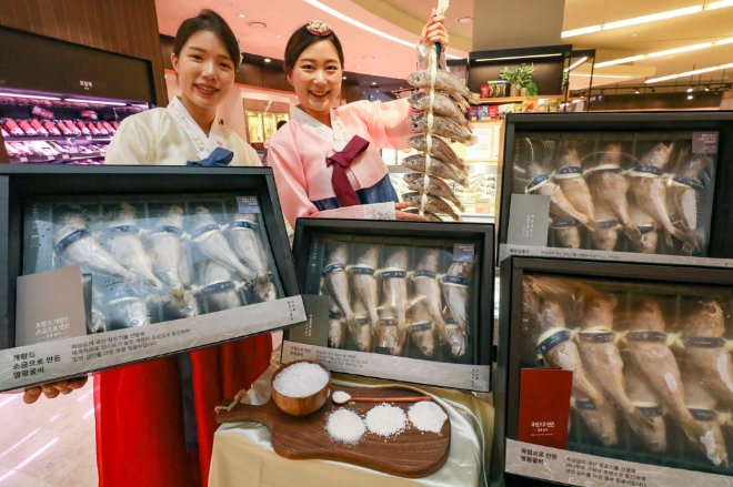 현대백화점이 이색 굴비 선물세트를 선보인다. /사진=현대백화점그룹.