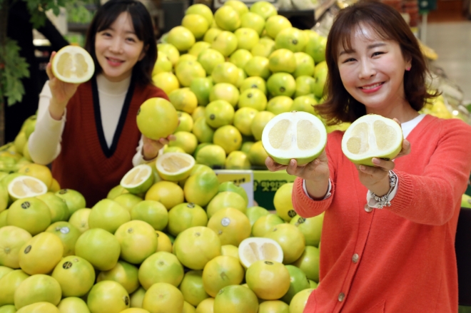 이마트는 오는 8일까지 제철 맞은 미국산 메로골드자몽 할인 판매에 나선다. /사진=신세계그룹.