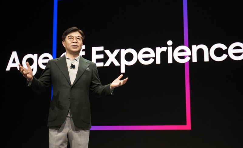 김현석 삼성전자 대표가 CES 2020 기조연설을 통해 '경험의 시대(Age of Experience)' 를 주도할 삼성전자의 최신 기술과 제품을 설명하고 있다/사진=삼성전자 