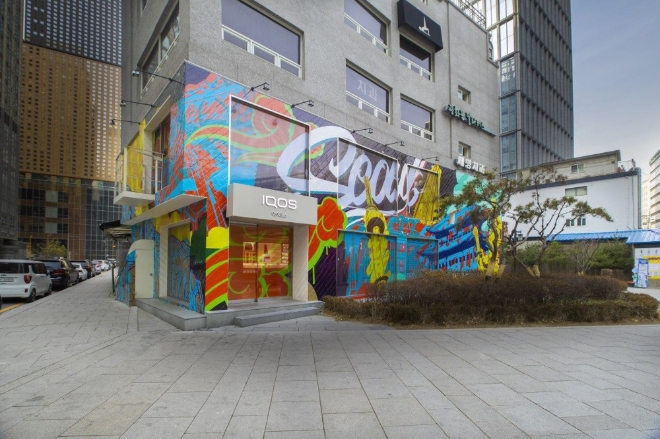 한국필립모리스는 두 번째 아티스트 컬래버레이션 ‘IQOS x JAY FLOW’ 프로젝트가 아이코스 스토어 광화문점에서 진행된다. /사진=한국필립모리스.