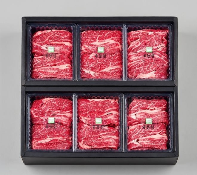 롯데마트는 이번 설 한우 선물세트의 품격을 선도하기 위해 친환경 한우와 숙성 한우를 선보인다. /사진=롯데쇼핑.