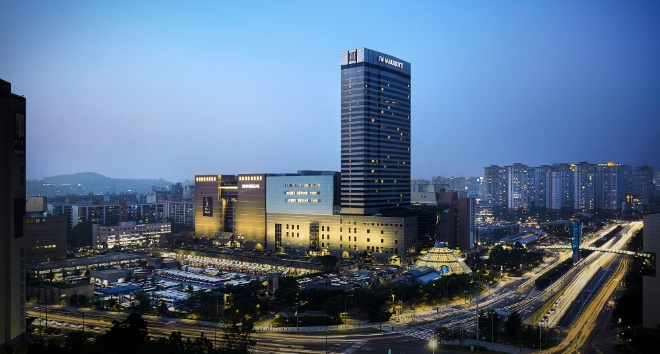 신세계센트럴시티는 지난해 3월부터 올해 4월까지 약 1년간 두 명의 카페 창업을 꿈꾸는 청년들의 매장 운영을 지원한 데 이어 오는 4월 중순부터 새롭게 영업을 이어갈 세 번째 주인공을 찾는다. /사진=신세계그룹.