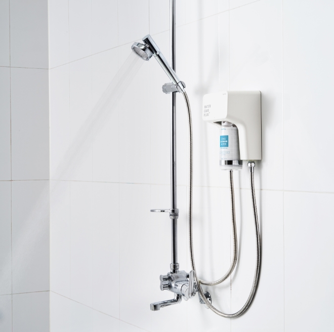 현대렌탈케어가 정수기능이 뛰어난 자가관리형 ‘샤워용 정수 필터’를 선보인다. /사진=현대백화점그룹.