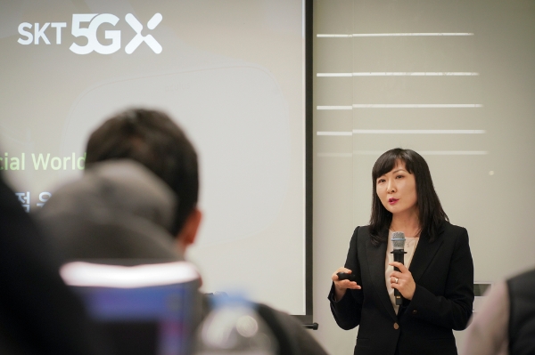 △ 전진수 SK텔레콤 클라우드 게임 사업담당이 Xbox개발자 회의에서 자사 게임 사업 방향을 발표하고 있는 모습. /사진=SK텔레콤