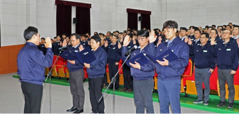 이용배 현대로템 사장, 비상경영체제 선언…임원·조직 축소 이어 희망퇴직 추진