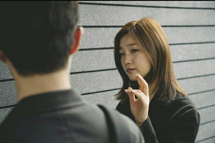 영화 기생충 속에서 기정 역할의 배우 박소담이 제시카 송을 부르는 장면/사진=오승혁 기자(영화 기생충 장면 편집)