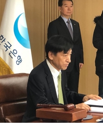 사진=17일 금통위 회의 전 이주열 한은 총재, 촬영=한아란 기자