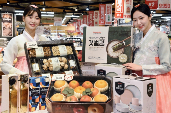 홈플러스는 다가올 설 명절을 앞두고 아직 선물세트를 결정하지 못한 고객들을 위한 이색 설 선물세트를 제안한다. /사진=홈플러스.
