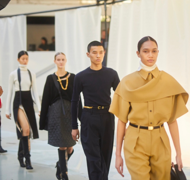 한섬 캐주얼 브랜드 시스템·시스템옴므는 16일(현지 시간)에 프랑스 '팔레 드 도쿄'에서 글로벌 유통‧패션업계 관계자를 대상으로 2020년 가을·겨울(F/W) 시즌 신제품 프레젠테이션을 열었다. /사진=현대백화점그룹.