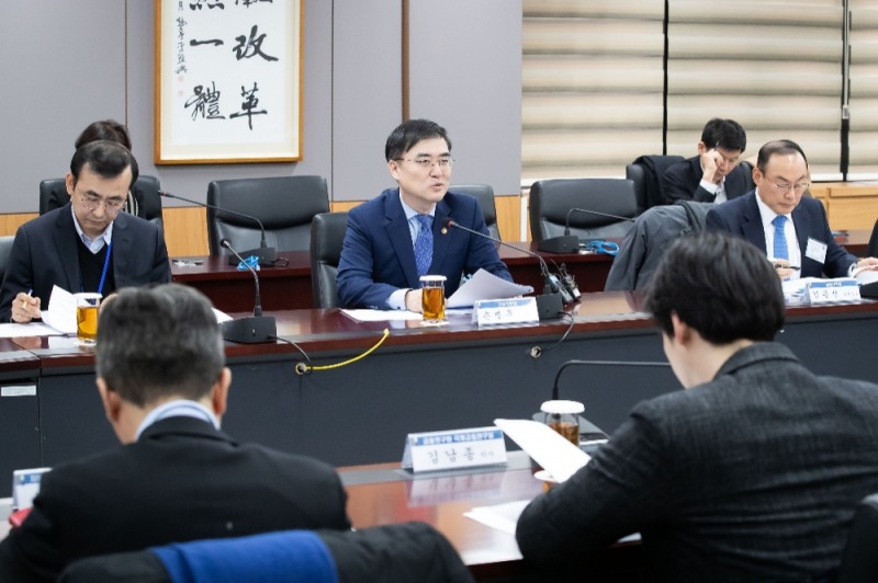 손병두 금융위원회 부위원장이 20일 정부서울청사 금융위원회에서 지표금리 개선 추진단 회의를 주재하고 모두발언을 하고 있다. / 사진= 금융위원회(2020.01.20)