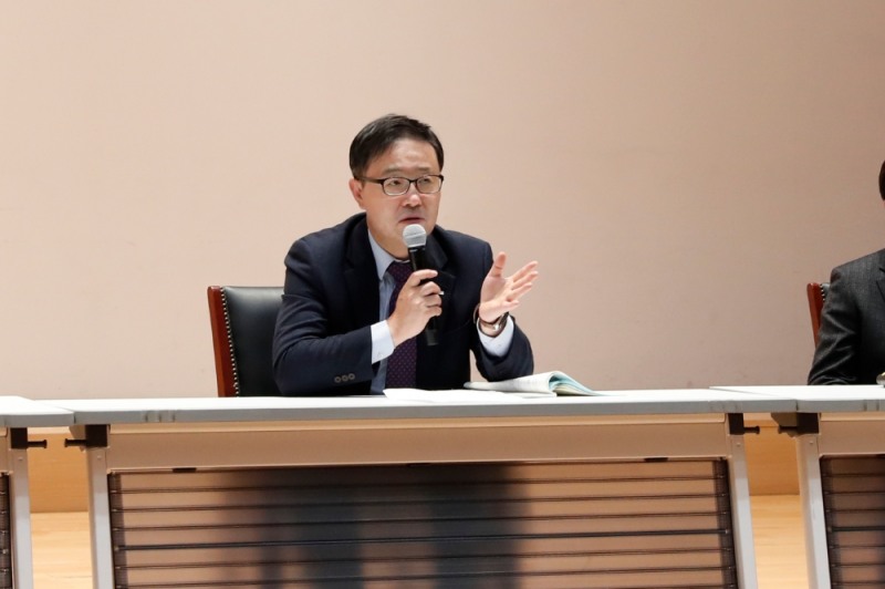 지난 21일 기보 본점에서 열린 경영전략워크숍에서 경영진을 대상으로 정윤모 기보 이사장이 당부사항을 전달하고 있다./사진=기술보증기금