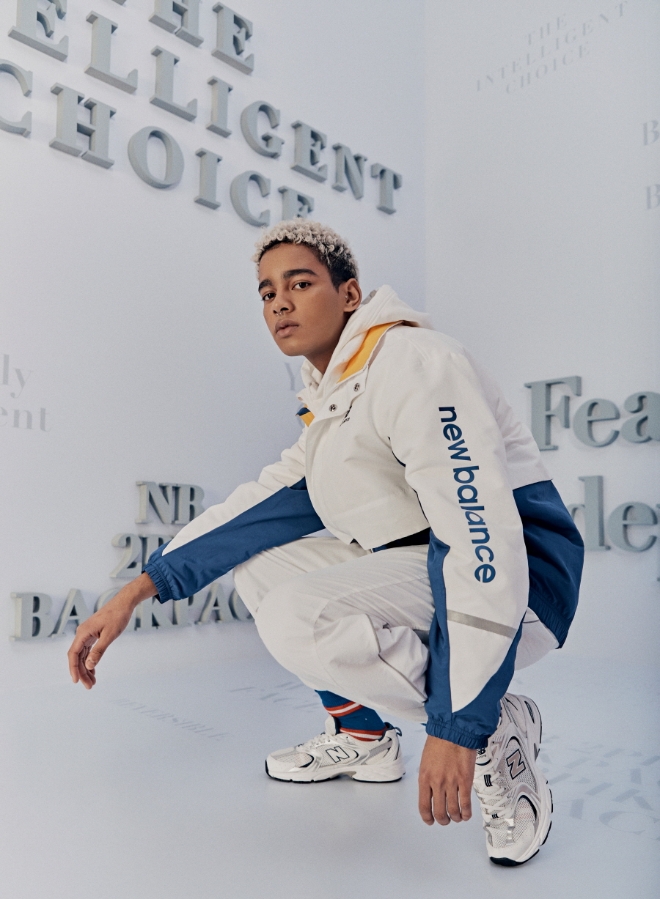 뉴발란스(NEW BALANCE)가 스타일과 실용성을 갖춘 20SS유스클럽 아우터 컬렉션을 출시한다. /사진=뉴발란스.
