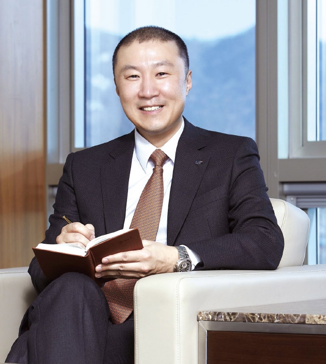 △구자은 LS엠트론 회장•1990년LG정유 입사•2004년LS전선 중국지역담당 이사•2005년LS전선 중국지역담당 상무•2008년LS전선 통신사업본부 본부장, 전무•2010년LS-Nikko동제련 부사장•2013년LS전선 대표이사 CEO 사장 •2015년LS엠트론 사업부문 부회장, 대표이사 CEO •2019년LS엠트론 사업부문 회장, ㈜LS 디지털혁신추진단