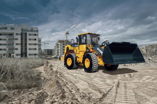 사모테르(SAMOTER) 기술 혁신상을 수상한 현대건설기계 중형 휠로더 HL960A. 제공=현대중공업그룹