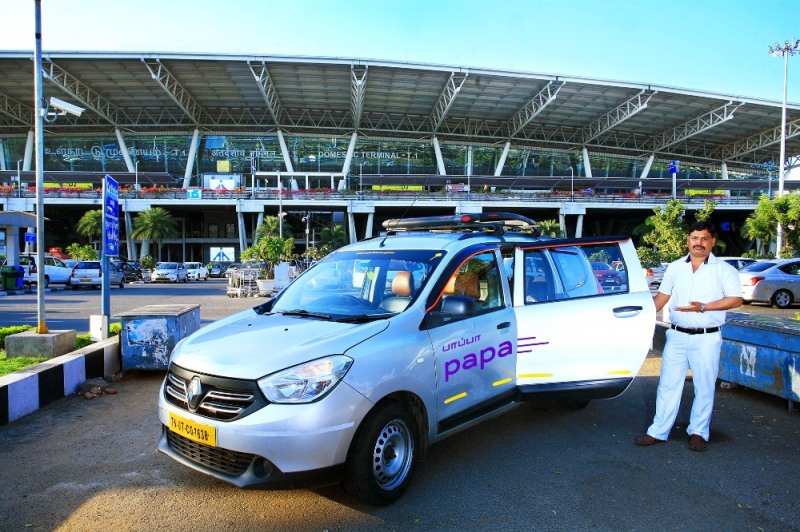 파파 인도 차량과 기사 모습/사진=큐브카 