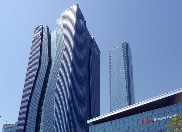 BNK금융, 코로나19 ‘심각 단계 격상’ 워킹맘 직원 1000여명 가족돌봄 유급휴가 시행