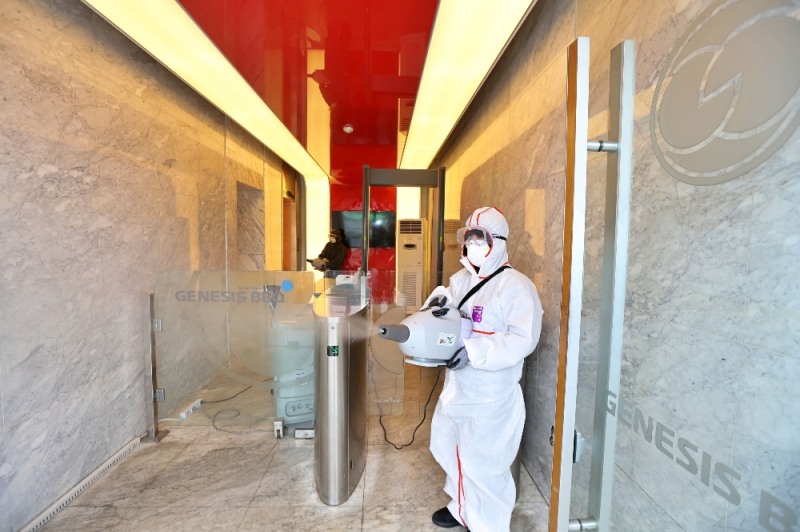 BBQ는 지난달 27일 본사 사옥 방역을 실시했다. /사진제공=제너시스BBQ