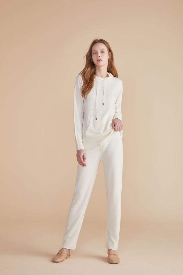 현대홈쇼핑의 단독 패션 브랜드 ‘에이앤디(A&D)’가 론칭 2년만에 주문액(매출) 1000억원에 도전한다. /사진=현대백화점그룹.