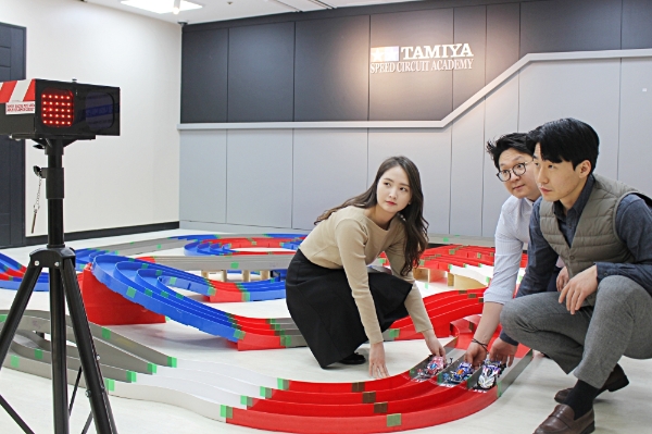 롯데백화점 노원점은 미니카와 프라모델 브랜드로 유명한 ‘타미야’ 매장을 지난 20일 리뉴얼,확대 오픈했다. /사진=롯데그룹.