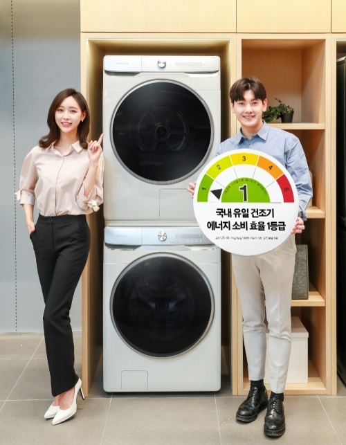 삼성전자 모델들이 건조기, 에어컨을 홍보하고 있다/사진=삼성전자