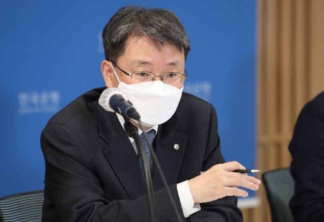 윤면식 한국은행 부총재가 26일 서울 중구 한은 본관에서 열린 금융안정방안 실시 관련 설명회에서 발언하고 있다./사진=한국은행