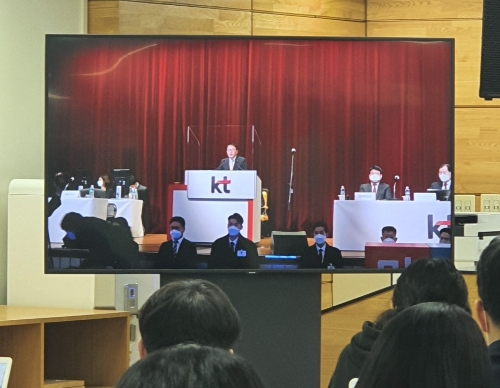 구현모 KT 대표이사 선임 안건 가결 “시작도 전에 그만두라는 총회는 처음”