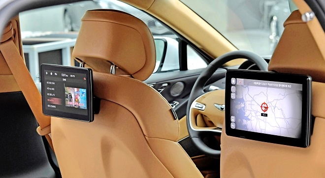 G80 뒷좌석 듀얼모니터.