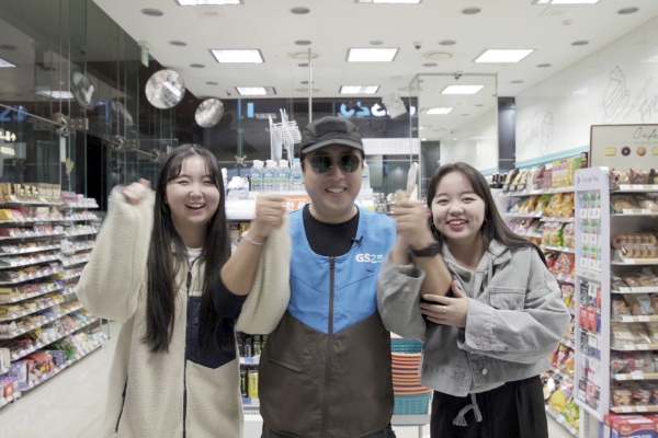 GS25는 다음 달 1일부터 5일까지 시각 장애인에 대한 인식 변화를 위해 ‘진심 다해 함께 가요’ 캠페인을 진행한다. /사진=GS리테일.