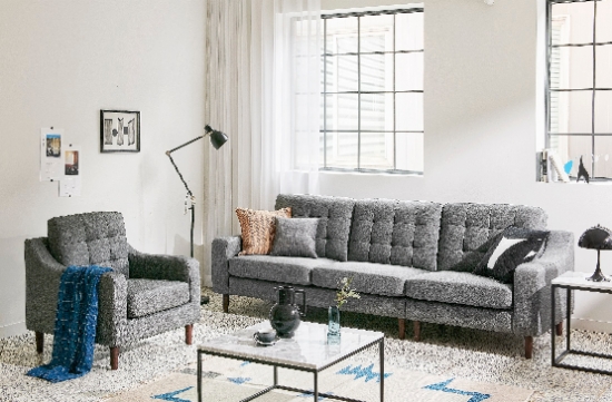 한샘이 씨엘로와 공동개발브랜드로 개발한 프라페 가죽소파 그레이 색상 모습 / 사진 = 한샘