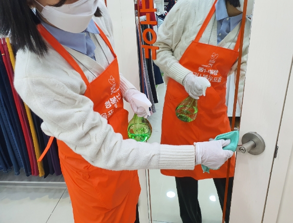 한성에프아이는 봄을 맞아 지난 주 서울 용답점을 시작으로 ‘클린데이(Clean Day)' 캠페인을 실시했다. 사진=한성에프아이.