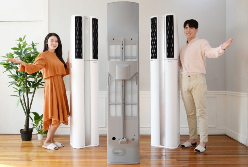 LG전자 모델들이 듀얼 스페셜 플러스를 홍보하고 있다/사진=LG전자