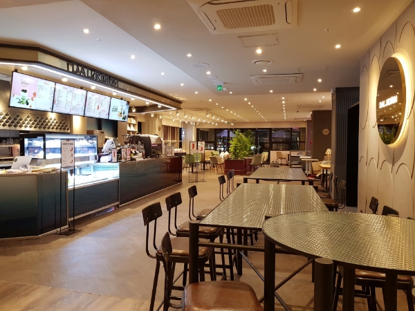 달콤커피는 기존 가맹점 지원에 이어 신규 가맹점주들의 안정적인 매장 운영을 지원하는 상생 프로모션을 이번 달까지 실시한다. 사진=달콤커피.