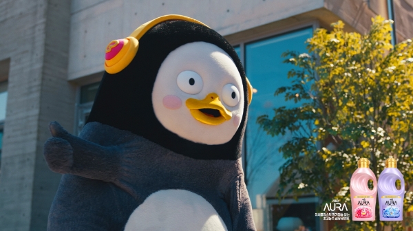 LG생활건강은 섬유유연제 브랜드 ‘샤프란 아우라’의 모델 ‘펭수’가 출연하는 첫번째 TV 광고를 선보였다. 사진=LG생활건강.