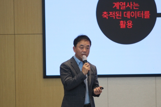 27일 오전 서울 송파구 롯데월드타워에서 조영제 롯데쇼핑 e커머스사업부 대표가 '롯데ON 전략 설명회'를 진행하고 있다. / 사진 = 롯데쇼핑