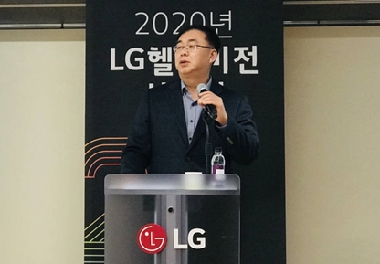 송구영 LG헬로비전 대표가 지난 1월 상암동 드림타워에서 열린 시무식에서 임직원들에게 신년사를 발표하고 있다/사진=LG헬로비전