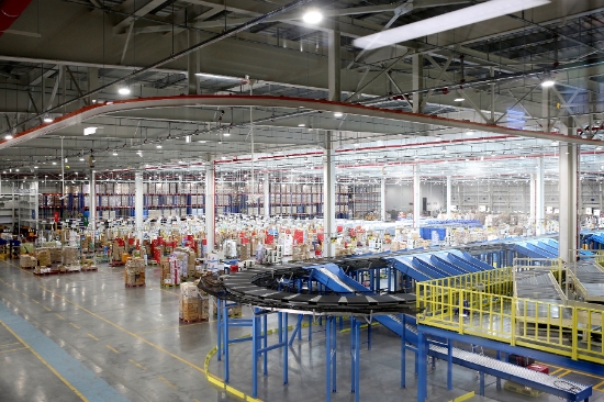 홈플러스 함안 상온물류서비스센터. / 사진 = 홈플러스