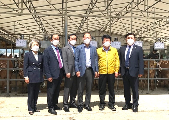 전국 축협 가축시장 재개장 가축거래에 활력 기대