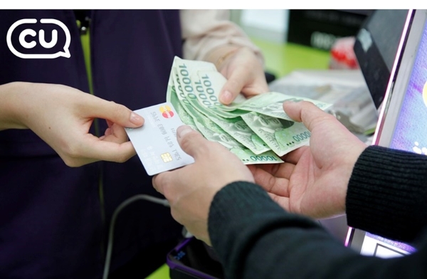 CU는 POS 현금 인출 서비스가 전국 확대된 지 단 일주일 만에 이용 건수 30배 증가라는 기록적인 성과를 거뒀다. 사진=BGF리테일.